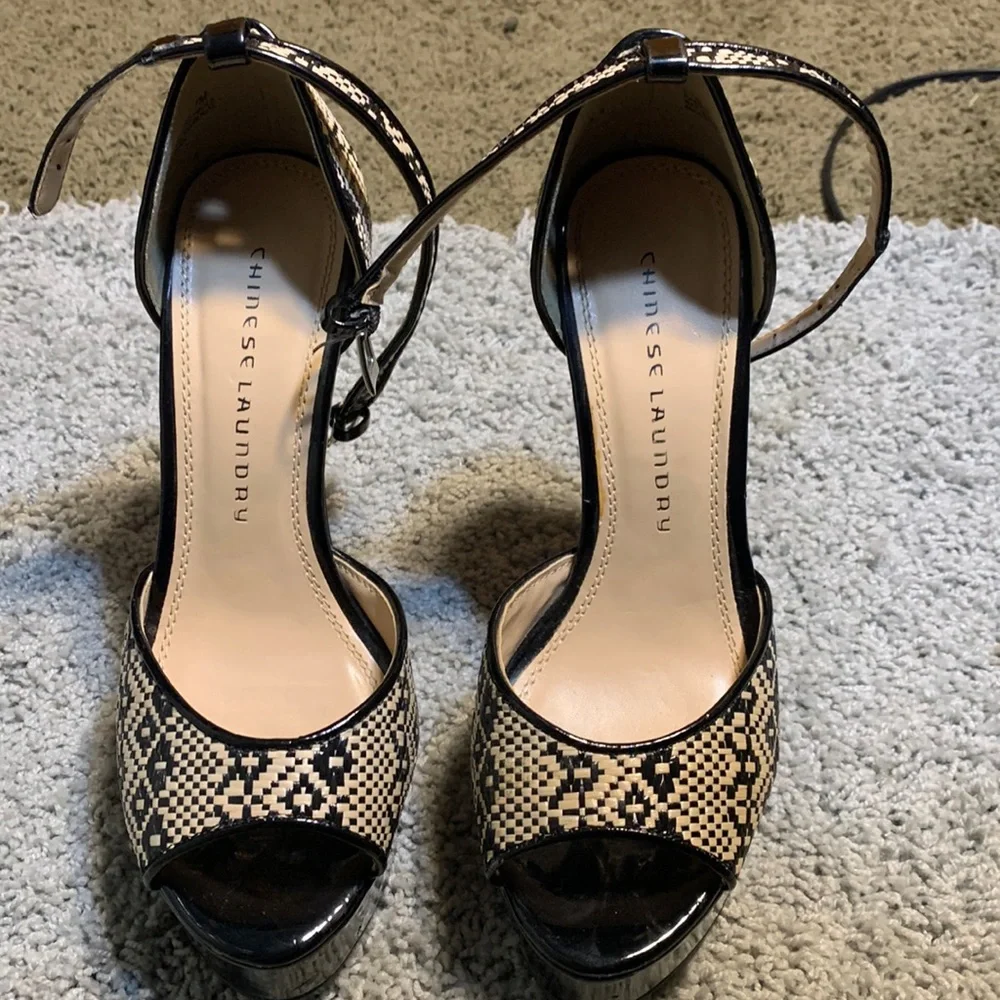 Chinese Laundry heels - Picture 1 of 6